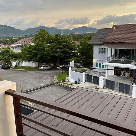 Homestay Balik Pulau Exterior photo