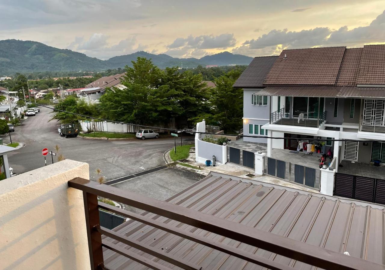 Homestay Balik Pulau Exterior photo